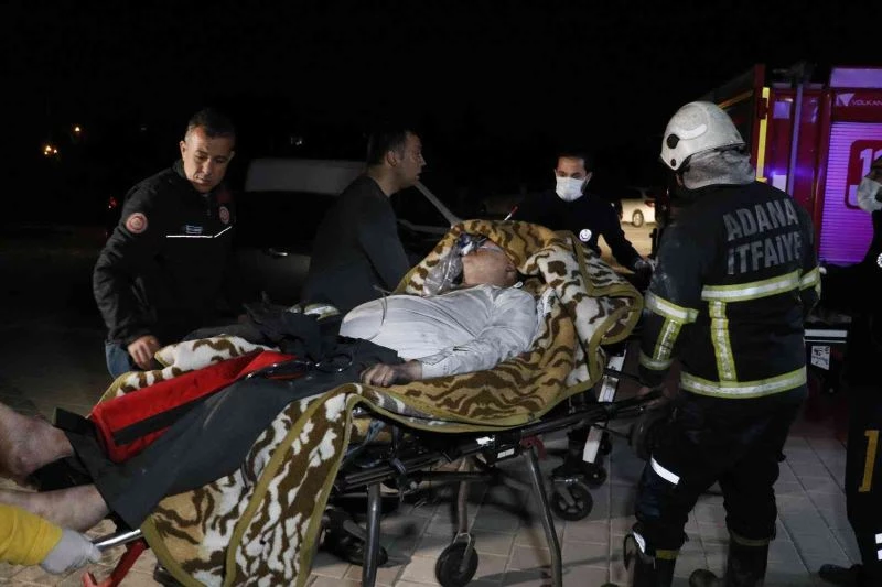 Lüks sitede çıkan yangında ev tamamen yandı
