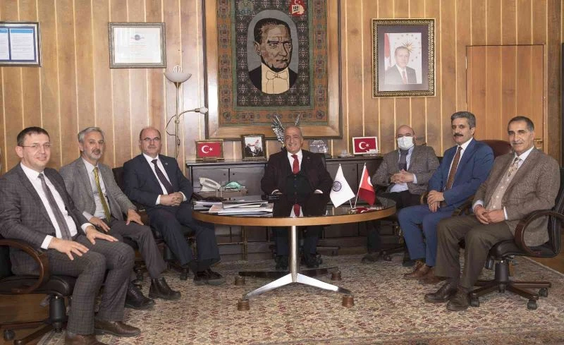 Rektör Çomaklı, Özel Vakıf Okulları yönetimiyle bir araya geldi
