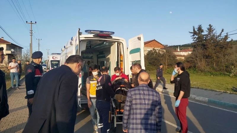 Karşı şeride geçen otomobil işçi servisine ok gibi saplandı: 6 yaralı
