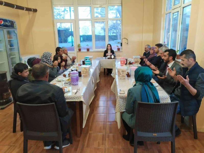 Başyayla’da şehit ailelerine kaymakamlık tarafından iftar yemeği verildi
