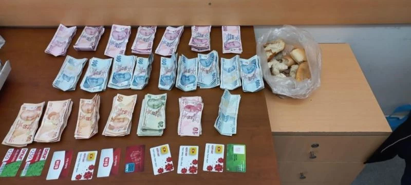 Dilencinin üzerinden servet çıktı: 26 bin 300 lira ve 2 bin TL’lik market çeki
