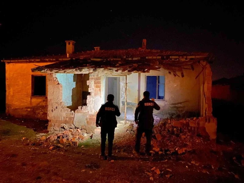 Mahalle ve çarşı bekçileri ilçenin huzuru için sürekli devriye geziyor
