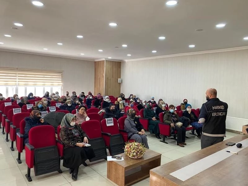 Narkotik polislerinden annelere eğitim
