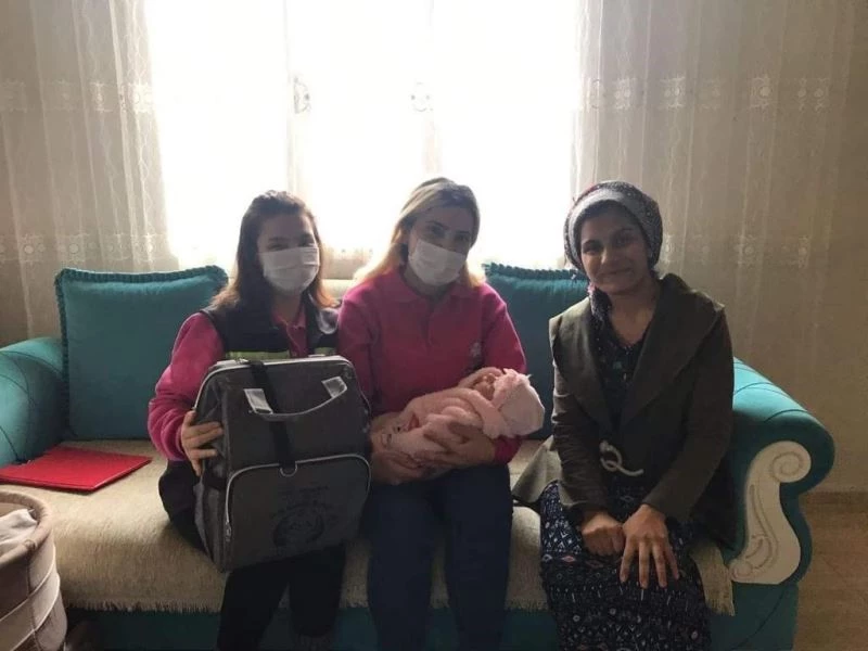 Yeni doğan bebeklerin ilk hediyesi Germencik Belediyesi’nden
