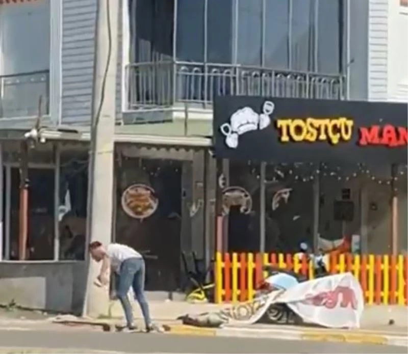 Yediği tostun parasını ödemeyip dükkana taş ve sopayla zarar veren adam hastanelik oldu
