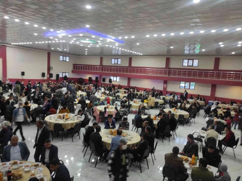 3 bin rakımlı Mereto Dağı eteğinde 2 bin kişilik iftar sofrası
