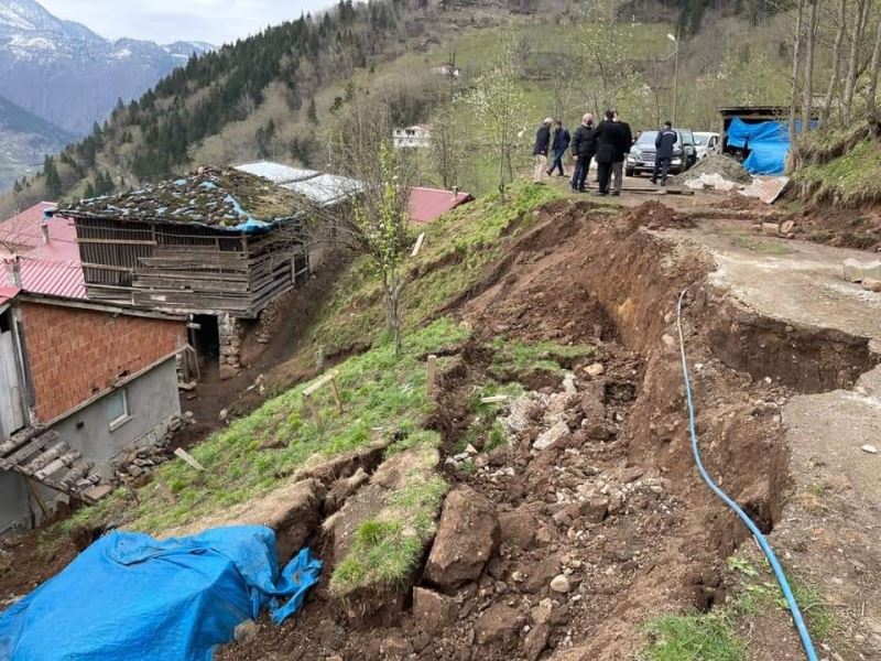 Trabzon’un Araklı ilçesinde 8 ev heyelan tehlikesi nedeniyle boşaltıldı
