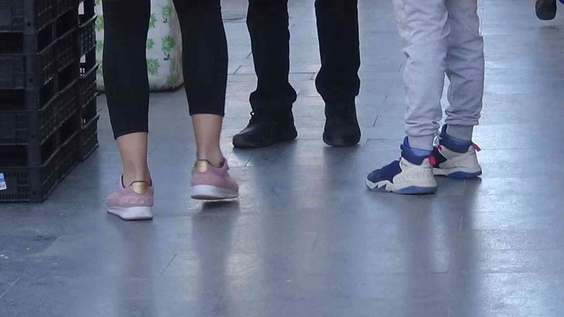 Uzman doktor uyardı: Ayak hastalıklarının başı yanlış ayakkabı seçimi
