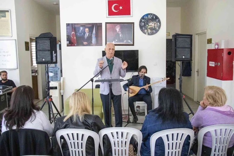 Emekli Evi üyelerine Aşık Veysel ve Karacaoğlan’ın hayatı anlatıldı
