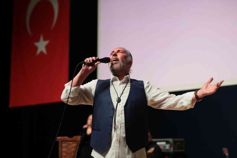 Fatih Erkoç, Denizlililere unutulmaz bir gece yaşattı
