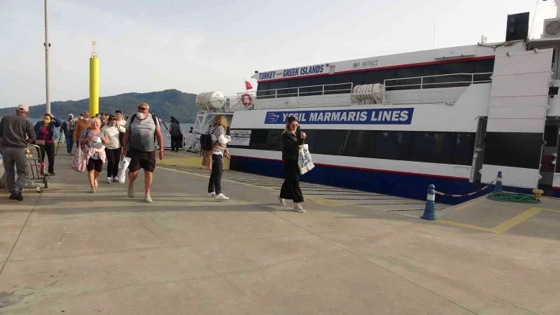 Rodos’a giden feribot Marmaris’e geri döndü
