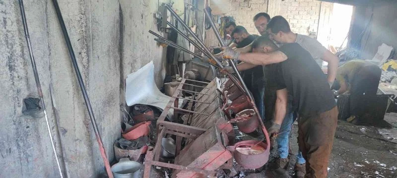 Alüminyum işçilerinin Ramazan’da sıcakla imtihanı
