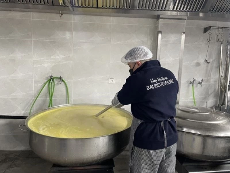 Bahçelievler’de “Alo İftar” hattı ile vatandaşa sıcak yemek
