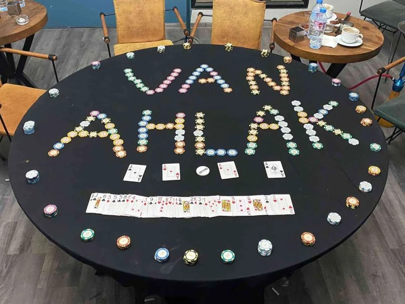 Kumar oynayan 8 şahsa 14 bin 552 TL para cezası
