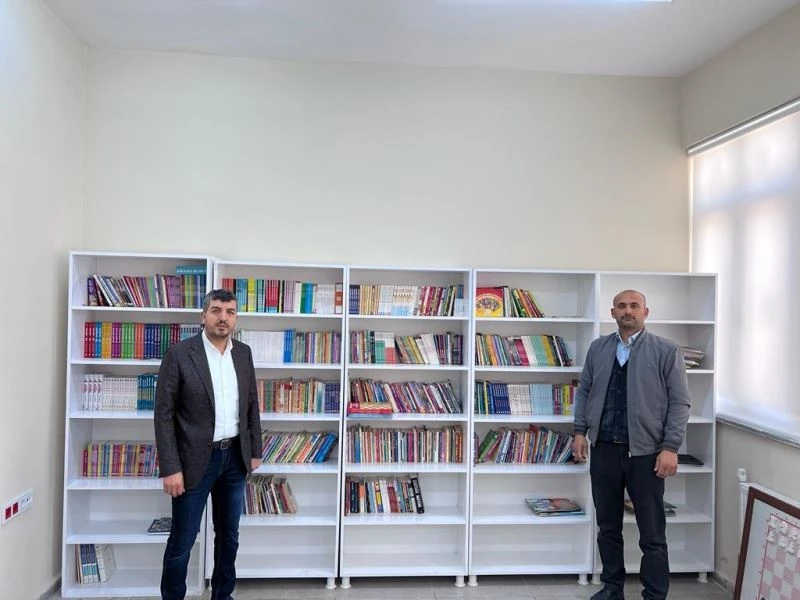 Diyarbakırlı yazar başlattığı proje ile eğitime destek oluyor
