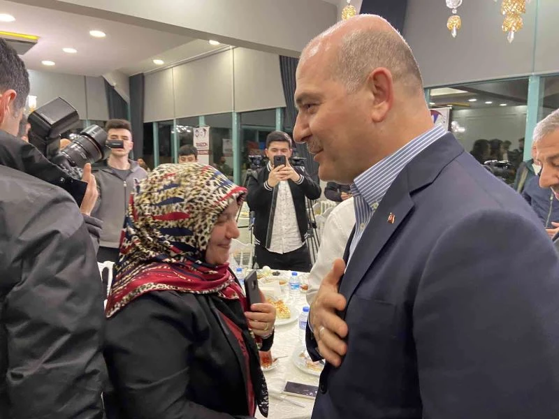 İçişleri Bakanı Süleyman Soylu, Gaziosmanpaşa’da hemşerileriyle sahurda bir araya geldi
