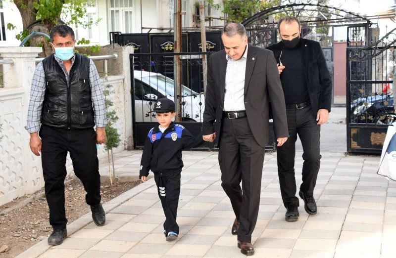 Sınır ötesinde görev yapan kahramanın oğlundan ilginç istek
