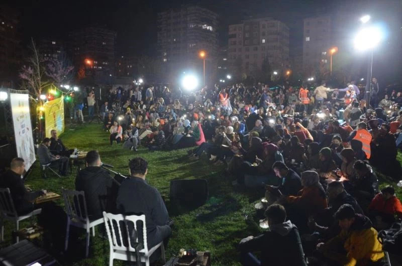 Başkan Güngör gençlerle 