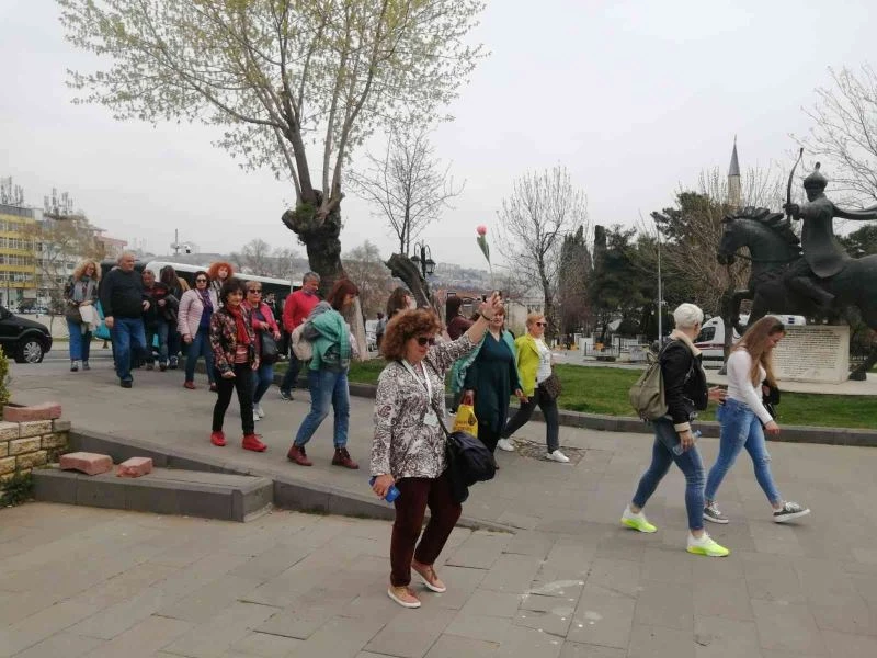 Bulgarlar bu sefer orayı hedef aldı: Alışveriş sonrası bol bol gezdiler
