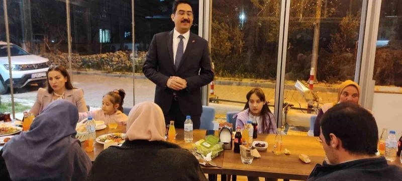 Selendi’de ’Dünya Yetimler Günü’ dolayısıyla iftar düzenlendi
