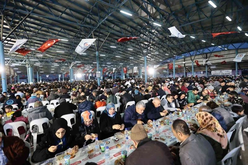 Büyükşehrin iftar bereketi bu kez Anafartalar’a taşındı
