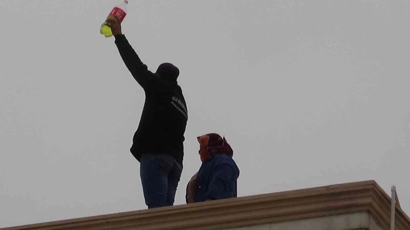 Kilis’te verilen işi beğenmeyen işçi kendini yakmak istedi
