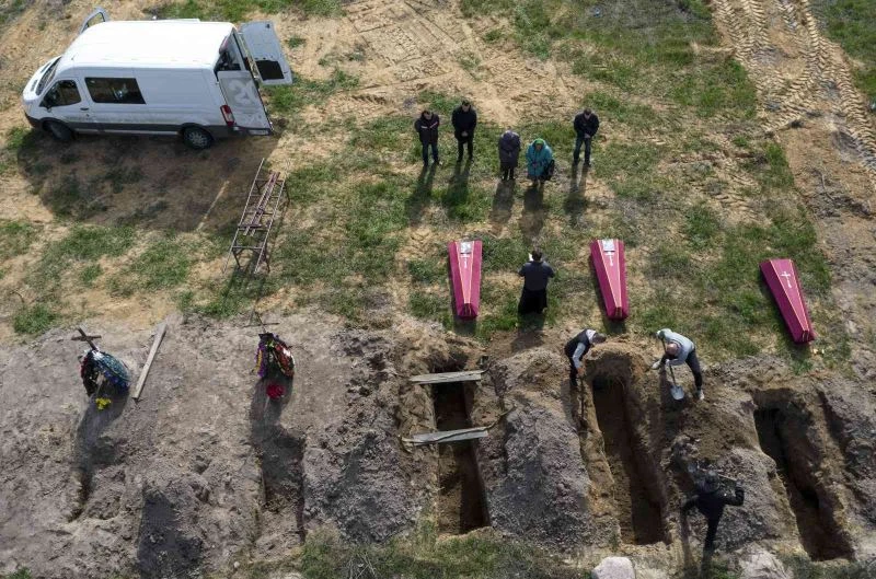 Bucha’da ölen siviller için cenaze töreni düzenlendi
