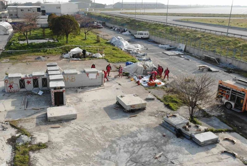 Ayda bebeği kurtarmışlardı; BAK- Kadıköy Orta Seviye Arama Kurtarma Sertifikası aldı
