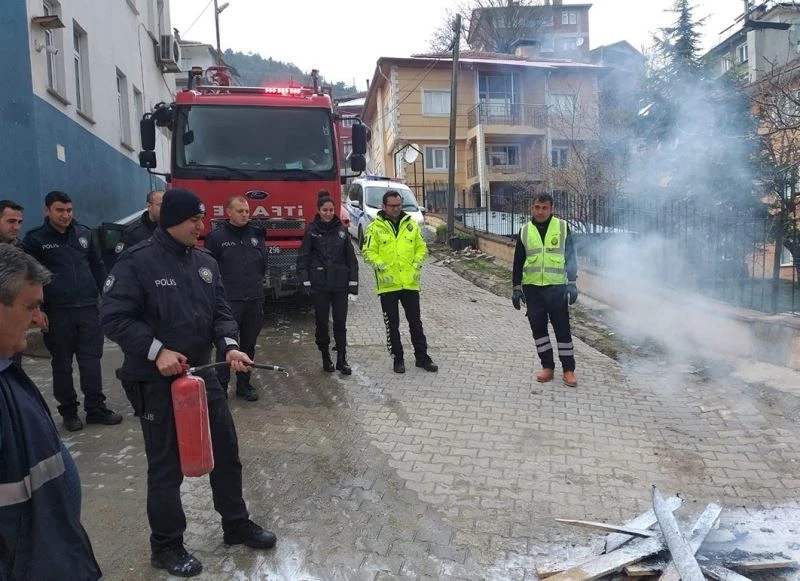 Küre’de polis memurlarına yangın eğitimi
