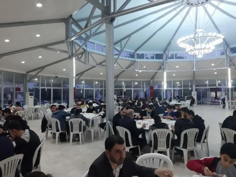 Kaymakam Gülenç, Germencikli öğrencilerle iftarda buluştu
