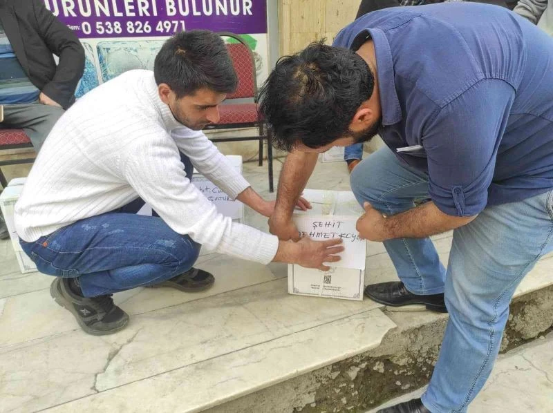 Batman’da şehitlerin adını taşıyan gıda kolileri yoksul ve yetim ailelere dağıtıldı
