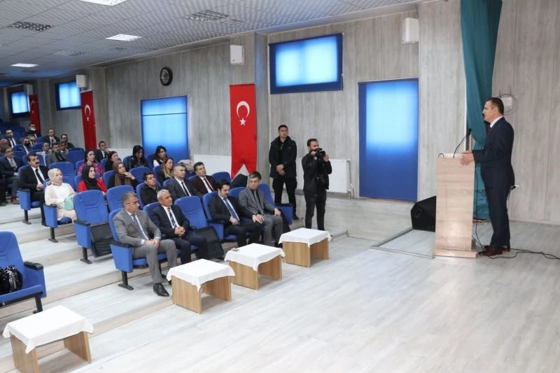 Vali İdris Akbıyık okul müdürleriyle buluştu
