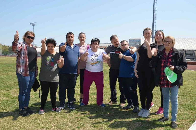 Salgında zor günler geçiren özel öğrenciler, sportif faaliyetlerle sosyal hayata katılıyor
