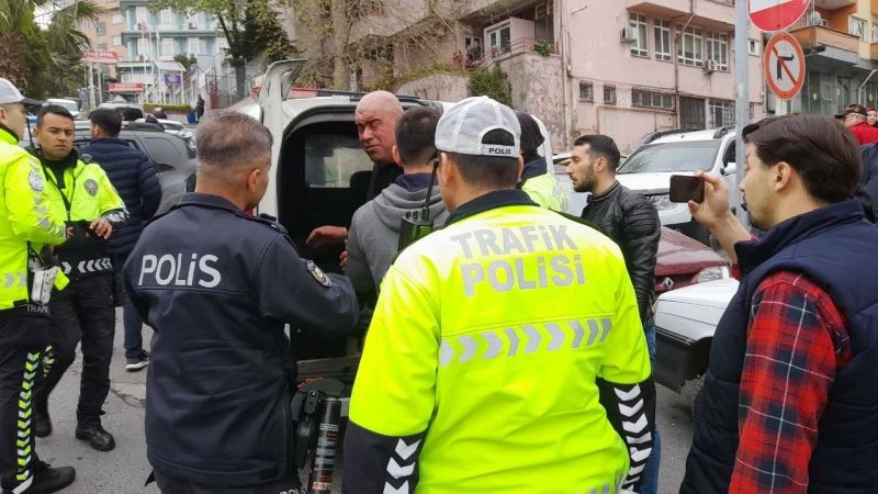 Taksi durağına aracını park eden sürücü gözaltına alındı
