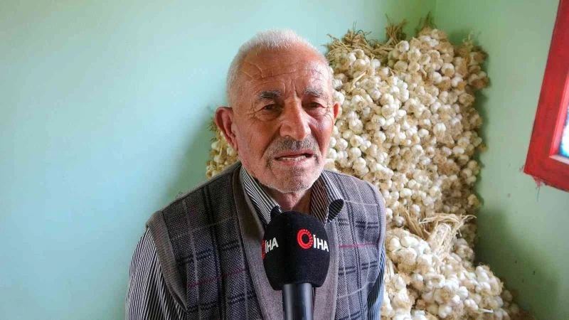 Zabıtanın tartısını aldığı seyyar satıcı İHA’ya konuştu: “Görevini yapan memur da emir kulu”
