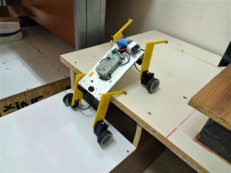 Merdiven çıkan robot yaptılar, olimpiyatlarda birinci oldular
