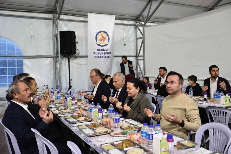 Büyükşehrin iftar çadırı ilk gün binlerce vatandaşı ağırladı
