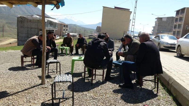 Derecikli vatandaşlar güneşli havanın keyfini çıkarttı
