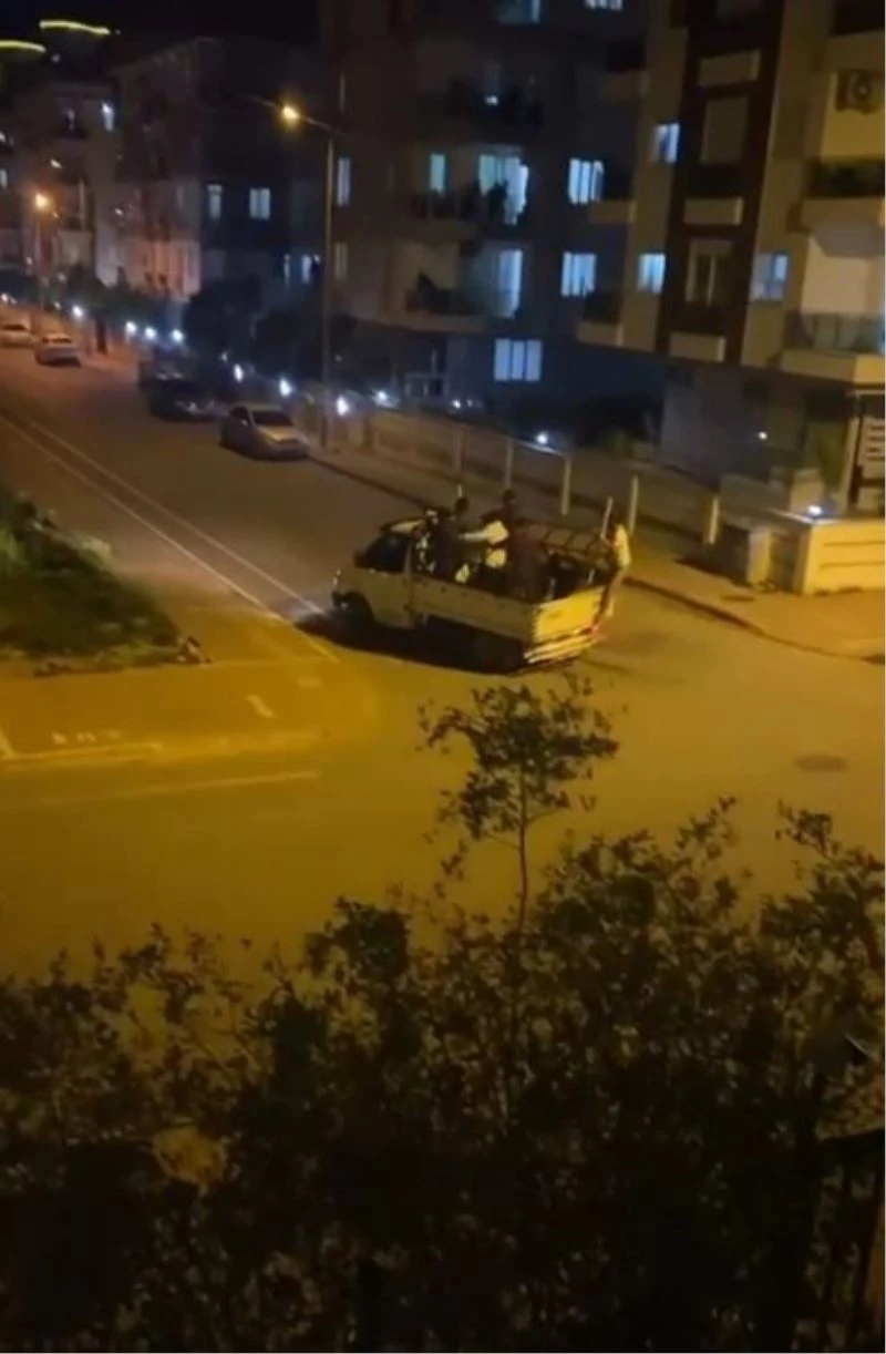 İki grubun kavgasında sokakta silah sesleri yankılandı
