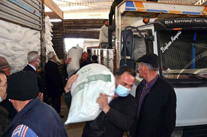 Denizli’de arı yetiştiricilerine 108 ton şeker dağıtıldı
