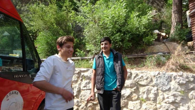 Kendisini kurtarmak isteyen arkadaşıyla mahsur kaldı
