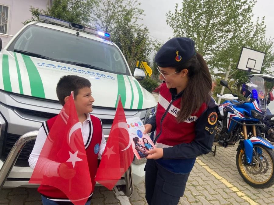 Osmaniye Jandarmadan Öğrencilere Dergi