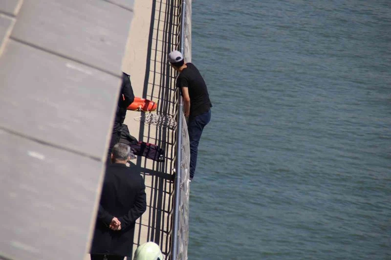 Haliç’te intihar girişimini itfaiyenin çevikliği önledi
