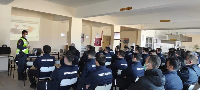 Jandarmadan infaz koruma memurlarına güvenli sürüş eğitimi
