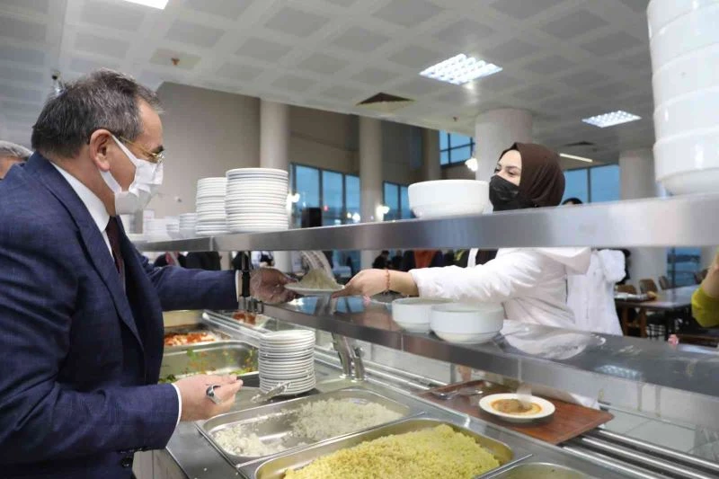 Başkan Demir: “Öğrenciler her türlü sıkıntıda kapımızı çalabilir”
