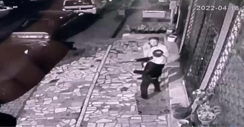 Döner bıçağıyla saldırdı, sonra ailesinin yaşadığı evi taşladı
