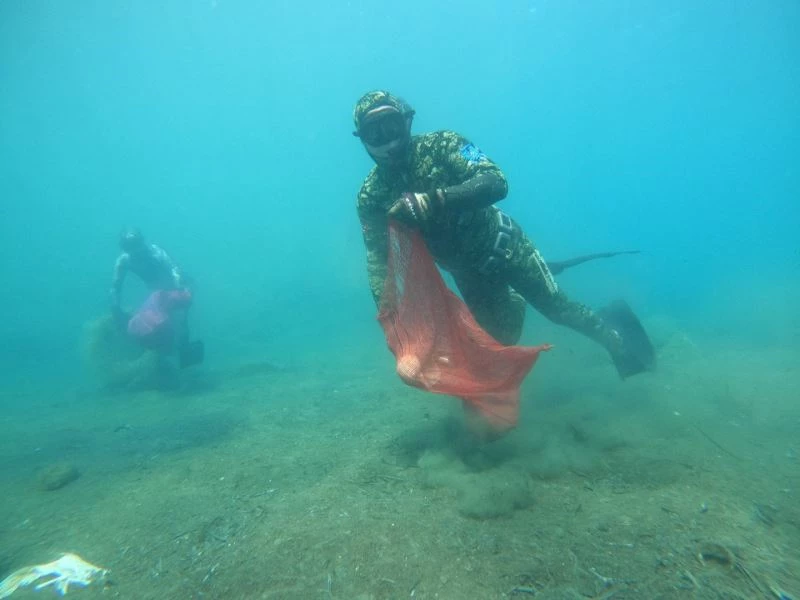 Yalıkavak’ta denizden 460 kilo atık çıkarıldı
