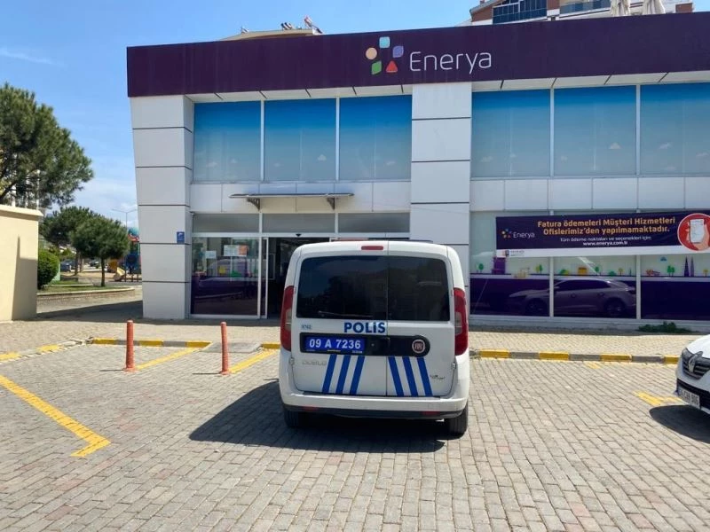 Enerya’nın yüksek faturasına isyan eden vatandaşı, polis sakinleştirdi
