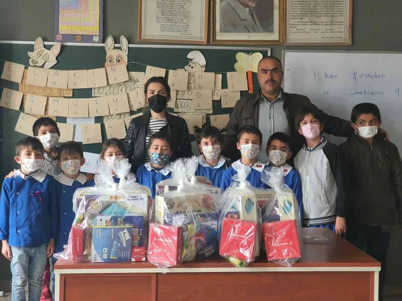 Kardan uçak maketi yaptılar gerçekleri kapılarına geldi
