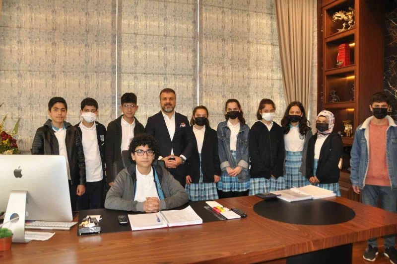 Kadooğlu koltuğu devretti
